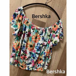 ベルシュカ(Bershka)のBershkaベルシュカ　花柄トップス　夏(カットソー(半袖/袖なし))