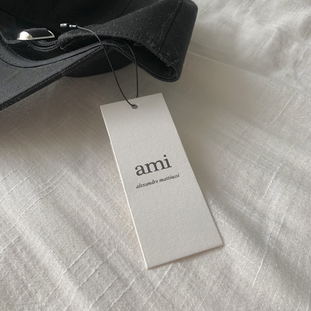 ami(アミ)のAMI PARIS アミパリス　キャップ　ブラック 正規品  レディースの帽子(キャップ)の商品写真