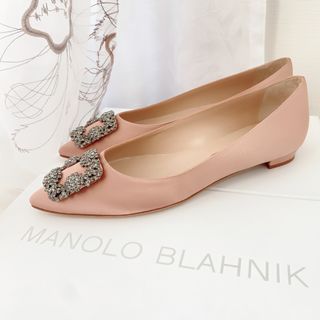 マノロブラニク(MANOLO BLAHNIK)の残り１【新品】マノロブラニク サテン ビジュー ハンギシ フラットシューズ 39(バレエシューズ)