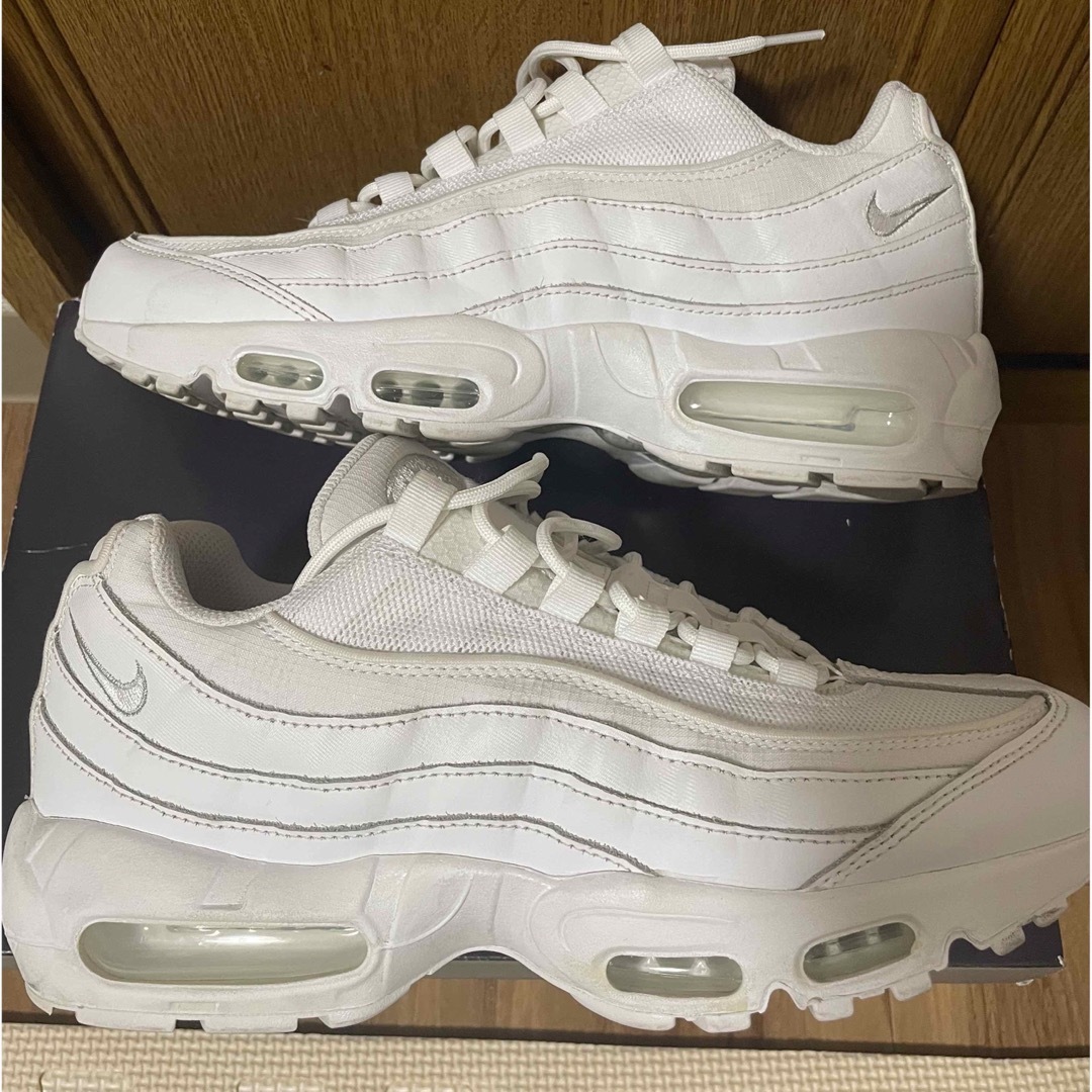 NIKE(ナイキ)のNIKE AIR MAX 95 ESSENTIAL ホワイト トリプルホワイト メンズの靴/シューズ(スニーカー)の商品写真