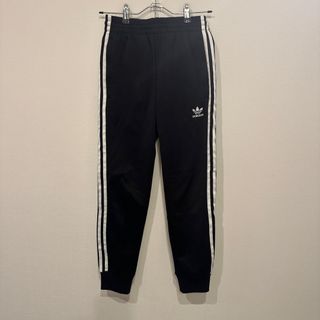 アディダス(adidas)のトラックパンツ(カジュアルパンツ)