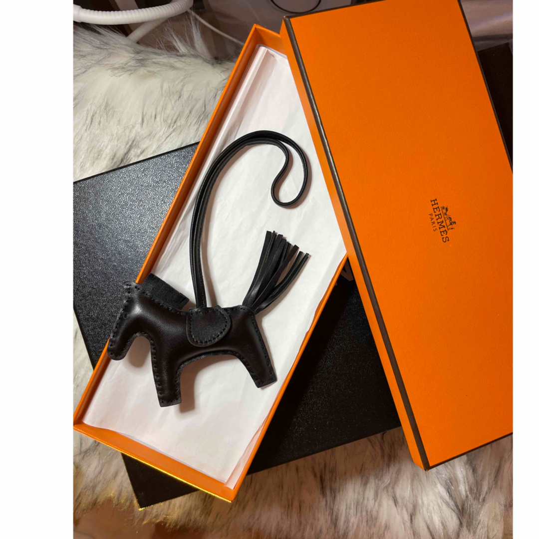 Hermes - 未使用品 正規品 HERMES エルメス ロデオチャーム PM の通販 ...