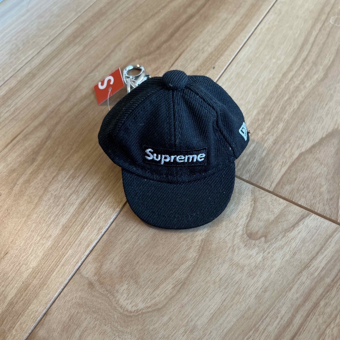 supreme new era キーホルダー