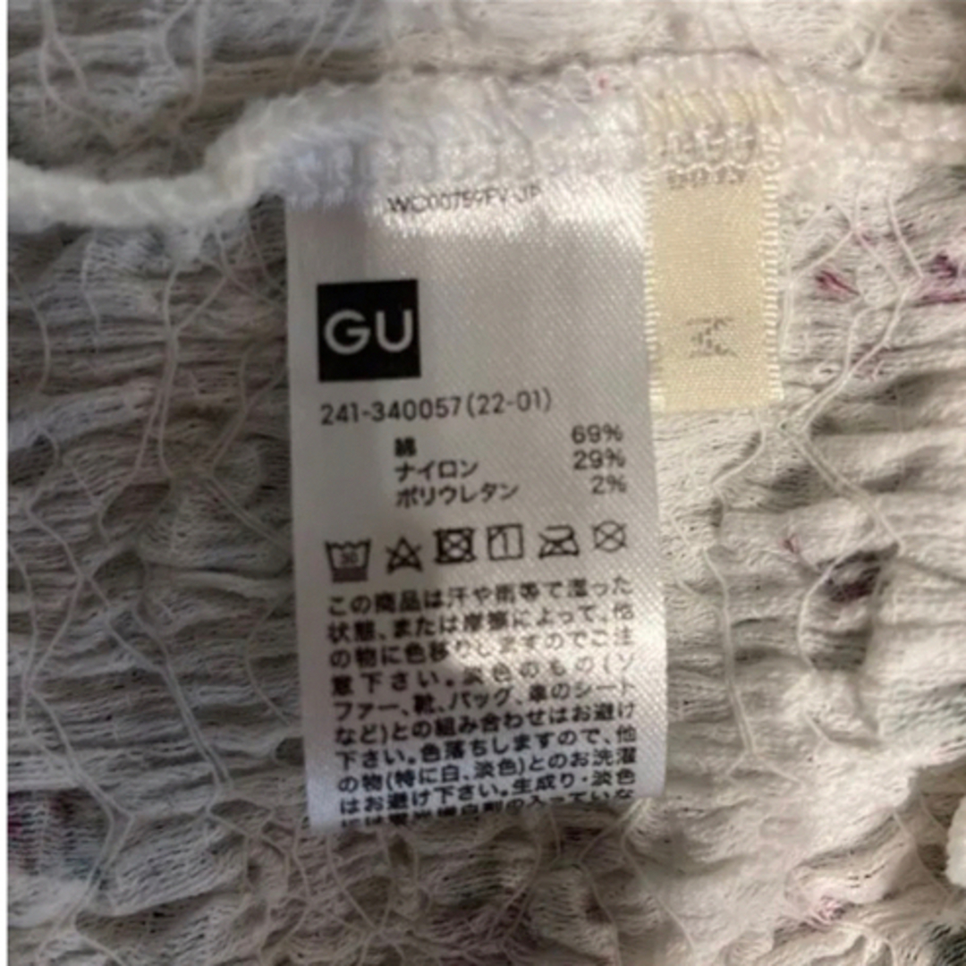 GU(ジーユー)の未使用品　GU  レース　カットソー　花柄トップス レディースのトップス(シャツ/ブラウス(半袖/袖なし))の商品写真