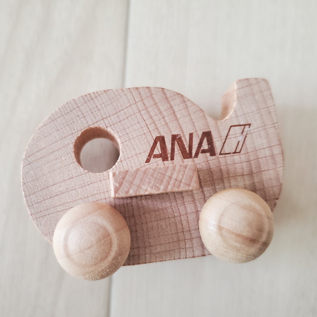 飛行機 ころころ おもちゃ 木製 ANA キッズ/ベビー/マタニティのおもちゃ(電車のおもちゃ/車)の商品写真