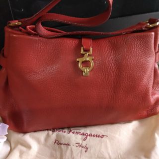 サルヴァトーレフェラガモ(Salvatore Ferragamo)のフェラガモ　バッグ☆✴Ｒｅｄ(ハンドバッグ)