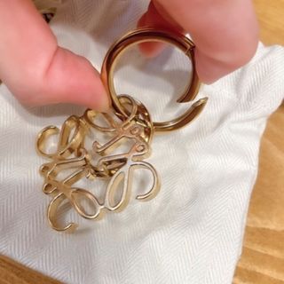 LOEWE - ロエベ LOEWE アナグラム キーリング 、ゴールドチャームの