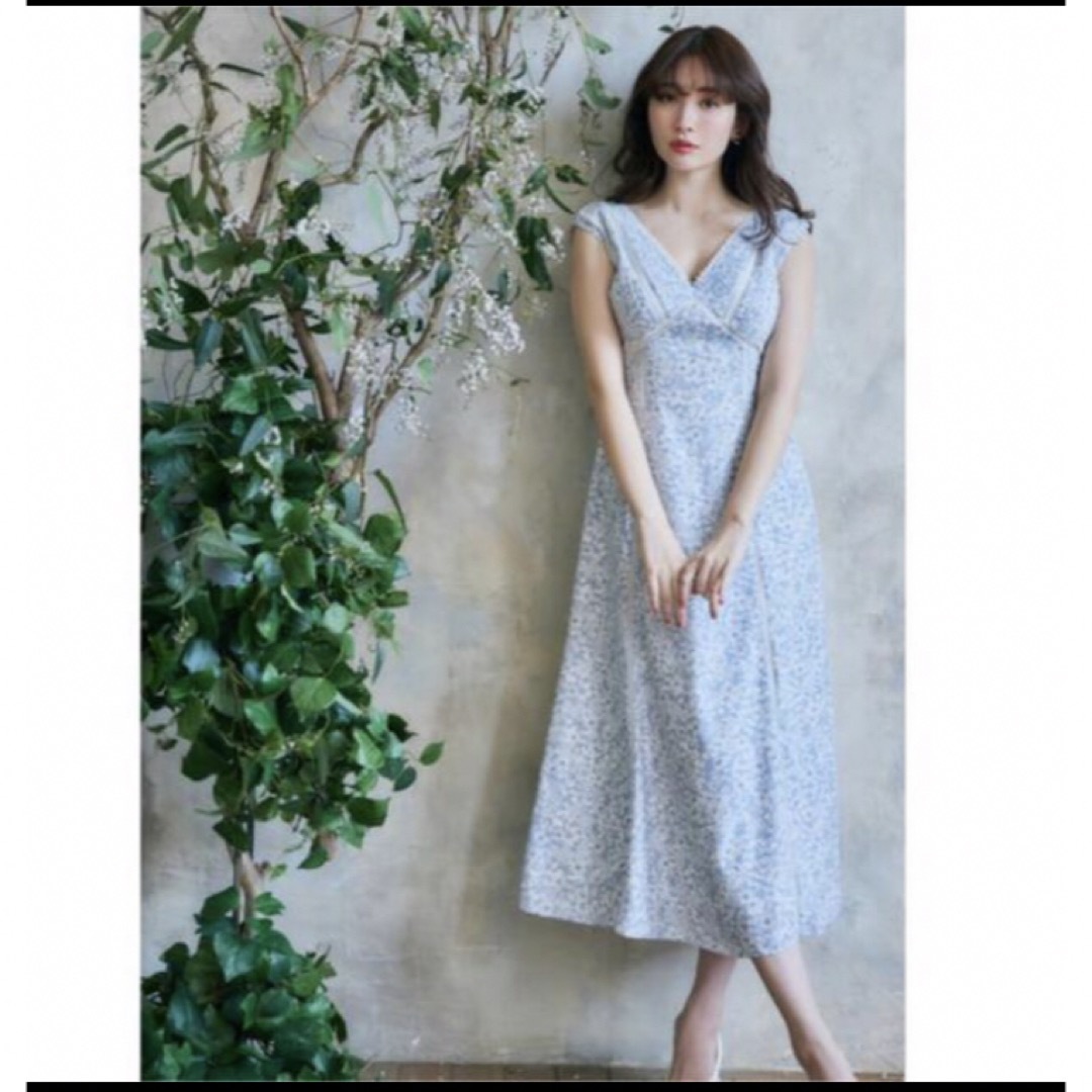 素材表地herlipto Lace Trimmed Floral Dress