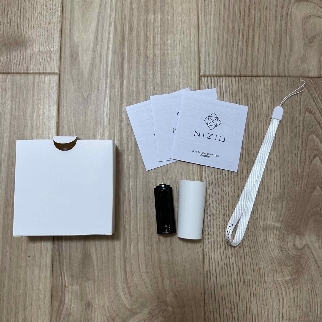 在庫あり/即出荷可】 NiziU OFFICIAL ペンライト2本セット STICK LIGHT 在庫あり/即出荷可】 NiziU OFFICIAL ペンライト2本セット STICK LIGHT