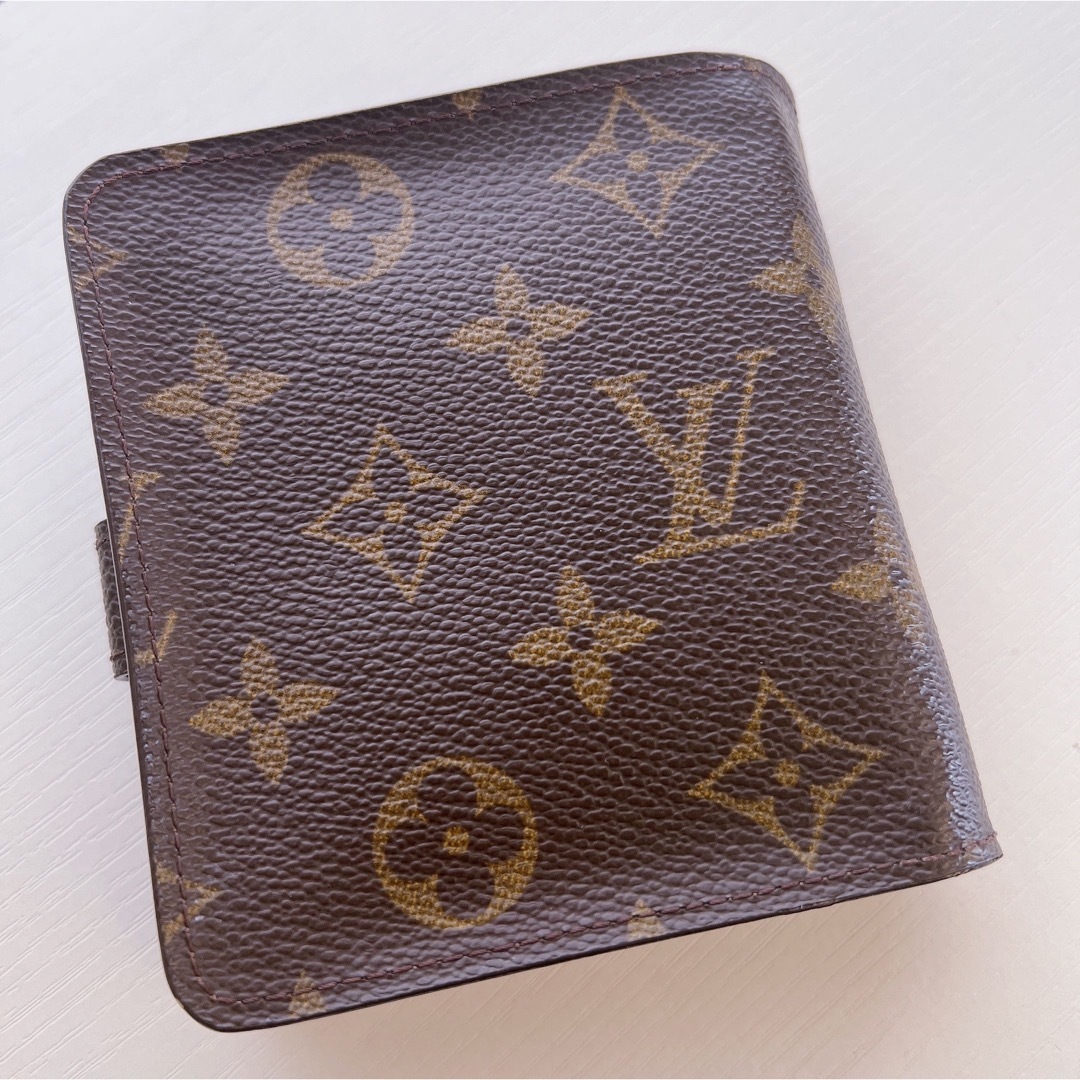 でおすすめアイテム。 LOUIS VUITTON 二つ折り財布コンパクトジップ