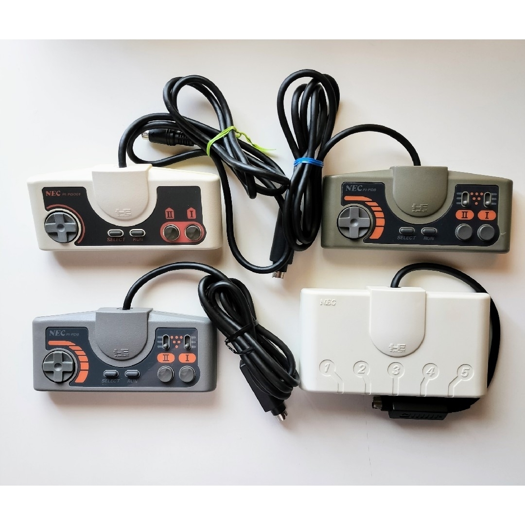 NEC(エヌイーシー)のNEC PCエンジン用コントローラー 3個 マルチタップ PC Engine エンタメ/ホビーのゲームソフト/ゲーム機本体(その他)の商品写真