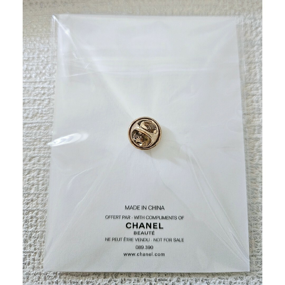 CHANEL(シャネル)のCHANEL サンプル7点 美容液 ベース クリーム 香水　ピンバッジ コスメ/美容のキット/セット(サンプル/トライアルキット)の商品写真