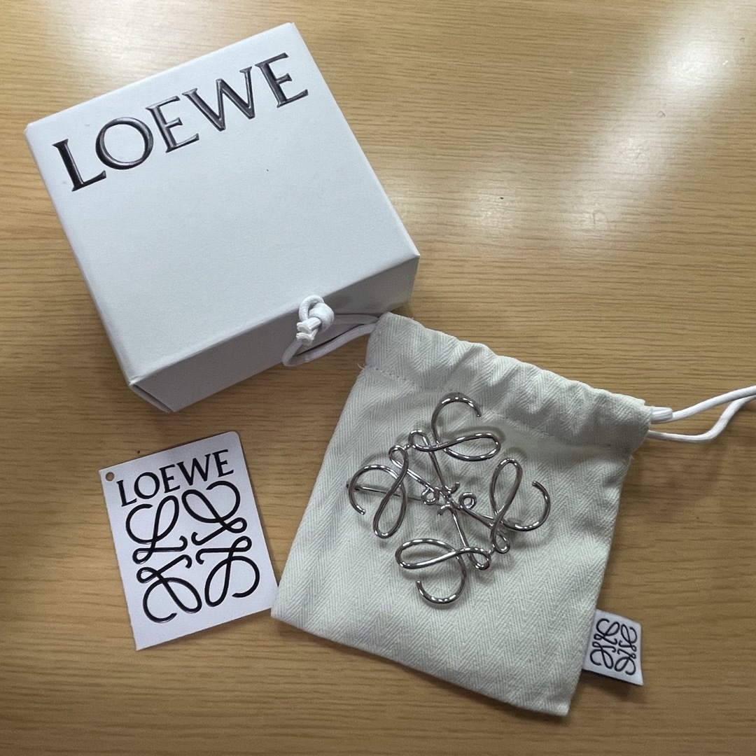 ロエベLOEWE アナグラム ブローチ