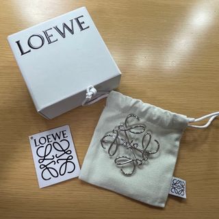 ロエベ(LOEWE)のLOEWE アナグラム ブローチ(ブローチ/コサージュ)