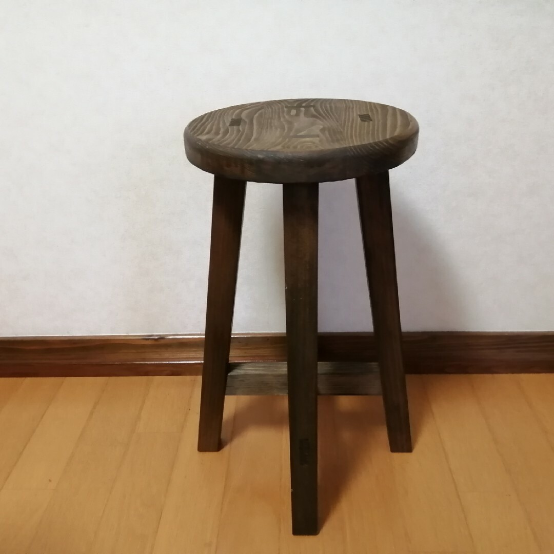 木製スツール　高さ40cm　丸椅子　stool　猫犬 インテリア/住まい/日用品の椅子/チェア(スツール)の商品写真