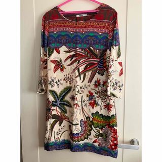 デシグアル(DESIGUAL)のDesigualワンピース　トロピカル柄　42  M-L(ひざ丈ワンピース)