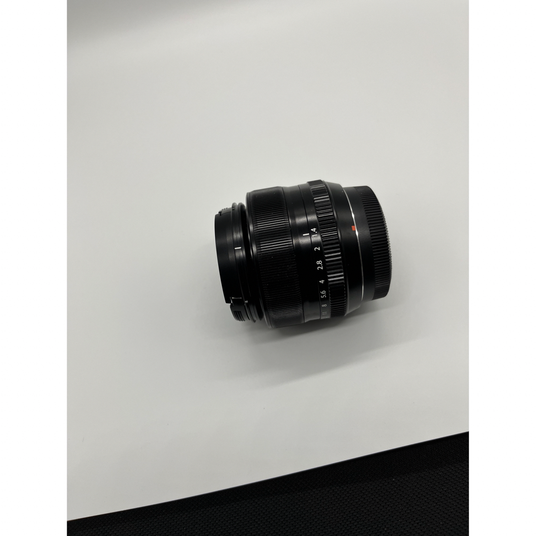 富士フイルム(フジフイルム)の美品　FUJIFILM XF 35mm F1.4R 単焦点レンズ Xマウント スマホ/家電/カメラのカメラ(レンズ(単焦点))の商品写真