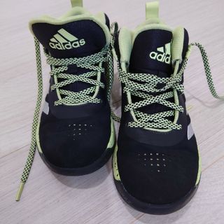 アディダス(adidas)のバスケットシューズ　　22cm(スニーカー)