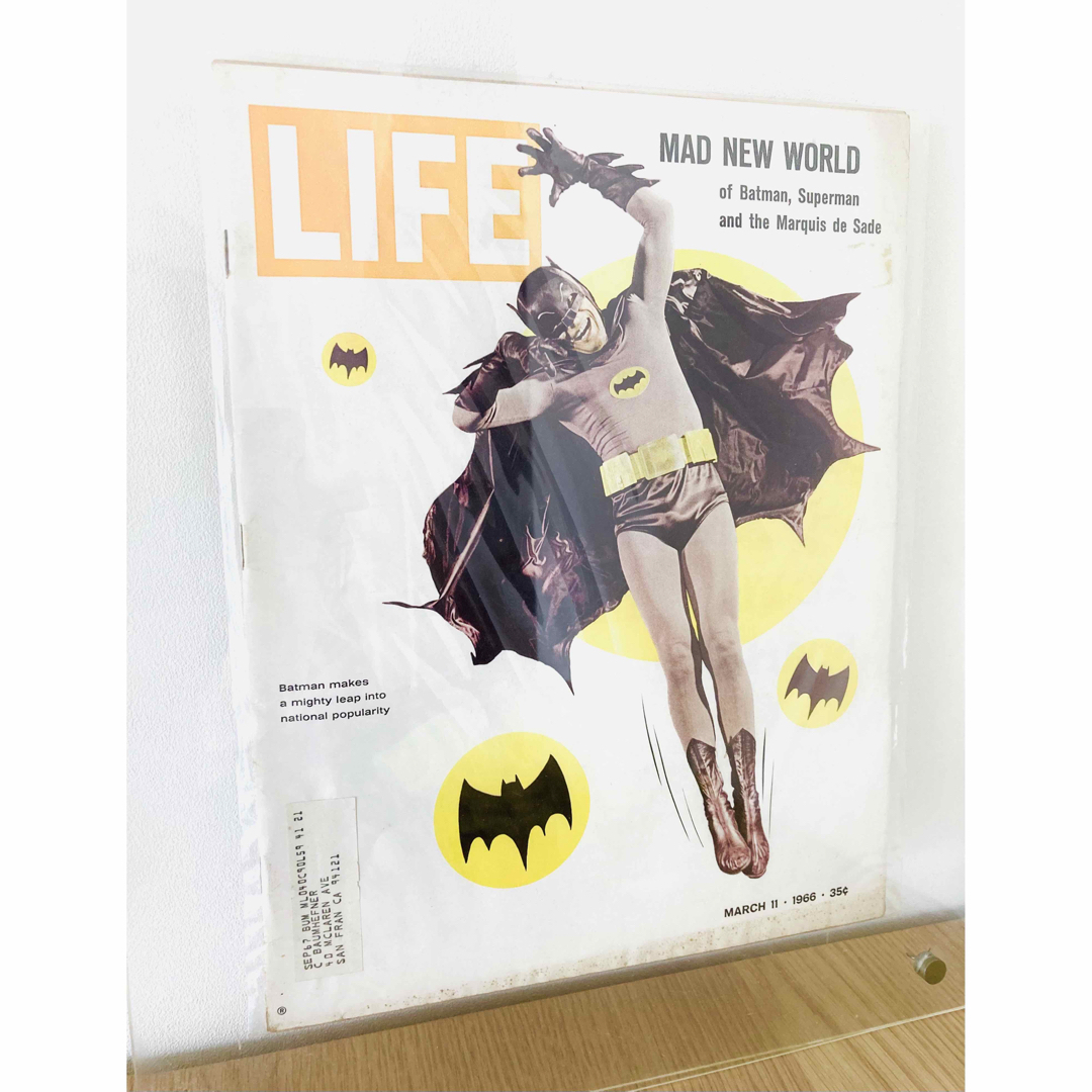 DC(ディーシー)の【貴重本】ビンテージ『バットマン／BATMAN』TIME誌 アクリルフレーム付き インテリア/住まい/日用品のインテリア小物(その他)の商品写真