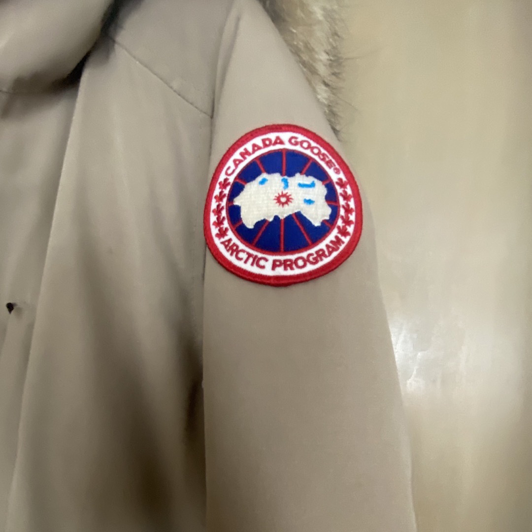 CANADA GOOSE(カナダグース)のダウンジャケット（Canada goose） レディースのジャケット/アウター(ダウンジャケット)の商品写真