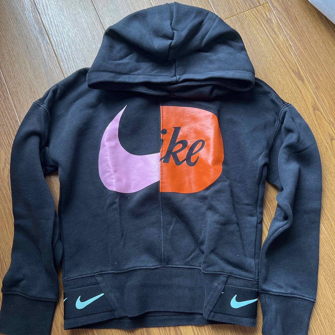 NIKE(ナイキ)のNIKE パーカー キッズ/ベビー/マタニティのキッズ服女の子用(90cm~)(ジャケット/上着)の商品写真