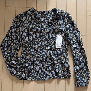 ユニクロ(UNIQLO)のuniqloプリントvネックブラウス　XS(シャツ/ブラウス(長袖/七分))