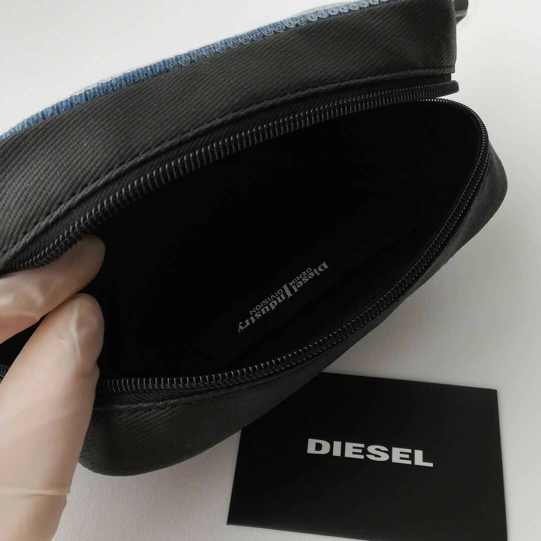 DIESEL(ディーゼル)のディーゼル　デニム　スパンコール　ブルー　ブラック　黒色　水色　ポーチ　ロゴ レディースのファッション小物(ポーチ)の商品写真