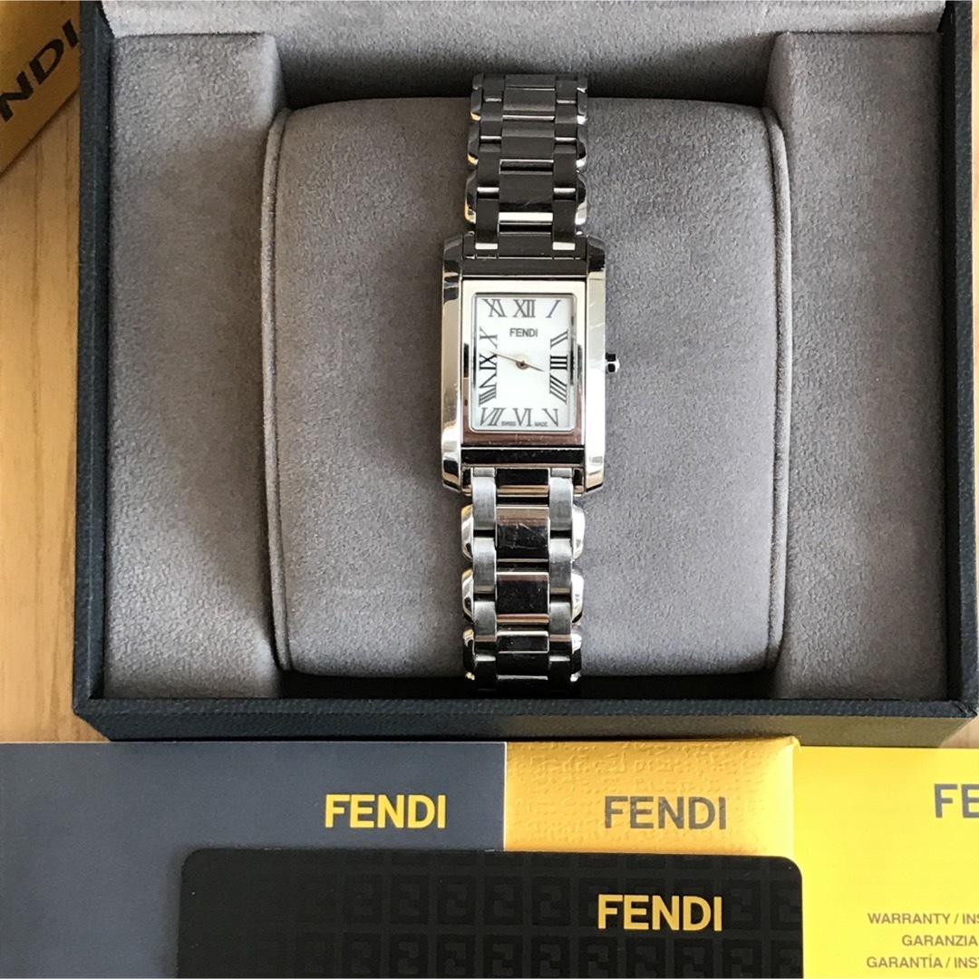 美品　FENDI フェンディ レディース腕時計 024-7600L シェル文字盤 | フリマアプリ ラクマ