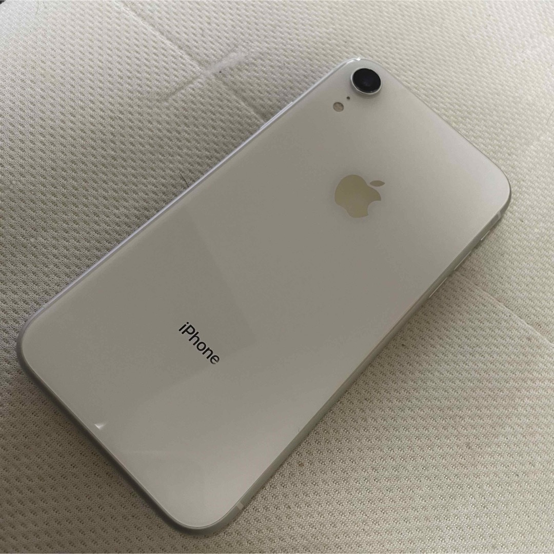 iPhone(アイフォーン)の香港版　シャッター音無！SIMフリー　iPhoneXR 256G 白 スマホ/家電/カメラのスマートフォン/携帯電話(スマートフォン本体)の商品写真