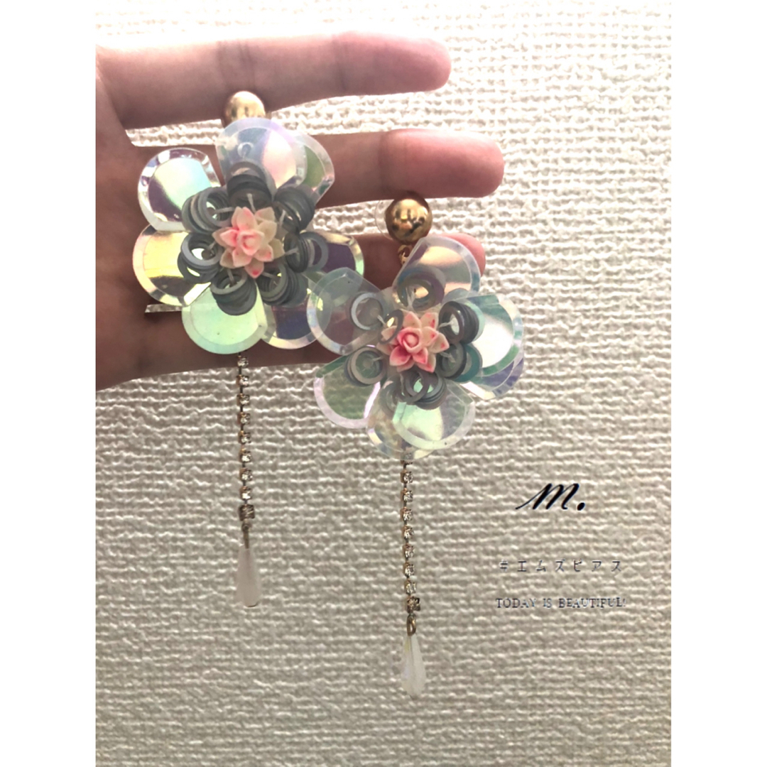 ZARA(ザラ)の【SALE】各１/新品インポート♡オーロラ スパンコール お花 フラワー ピアス レディースのアクセサリー(ピアス)の商品写真