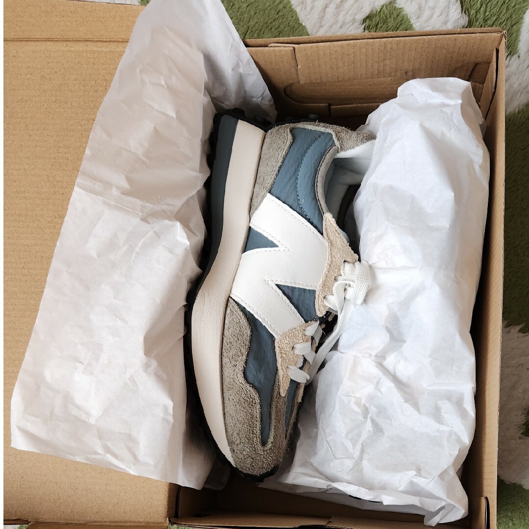 new balance327  24センチ レディースの靴/シューズ(スニーカー)の商品写真