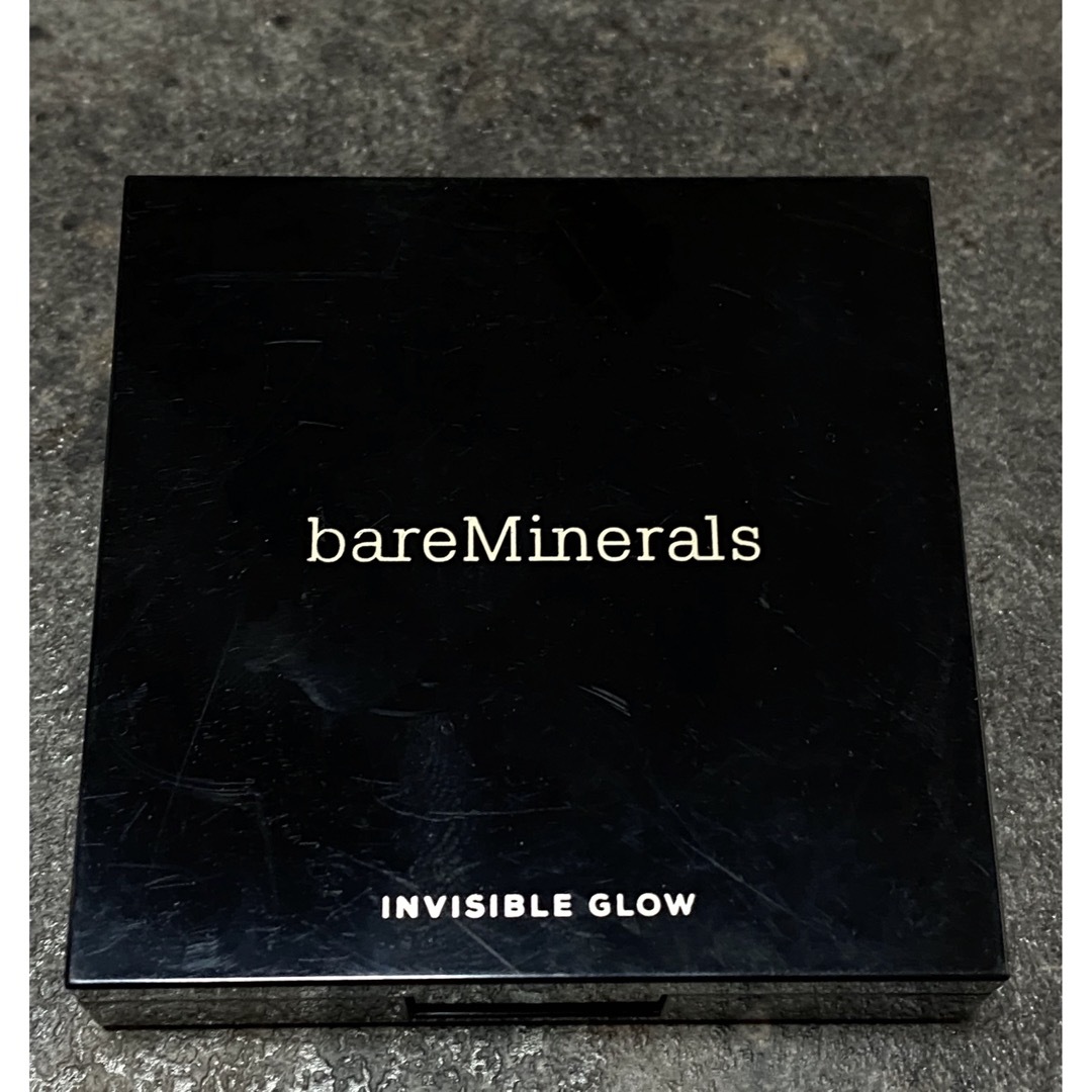 bareMinerals(ベアミネラル)のベアミネラル　インビジブルグロー　フェアライト　値下げ不可 コスメ/美容のベースメイク/化粧品(フェイスパウダー)の商品写真