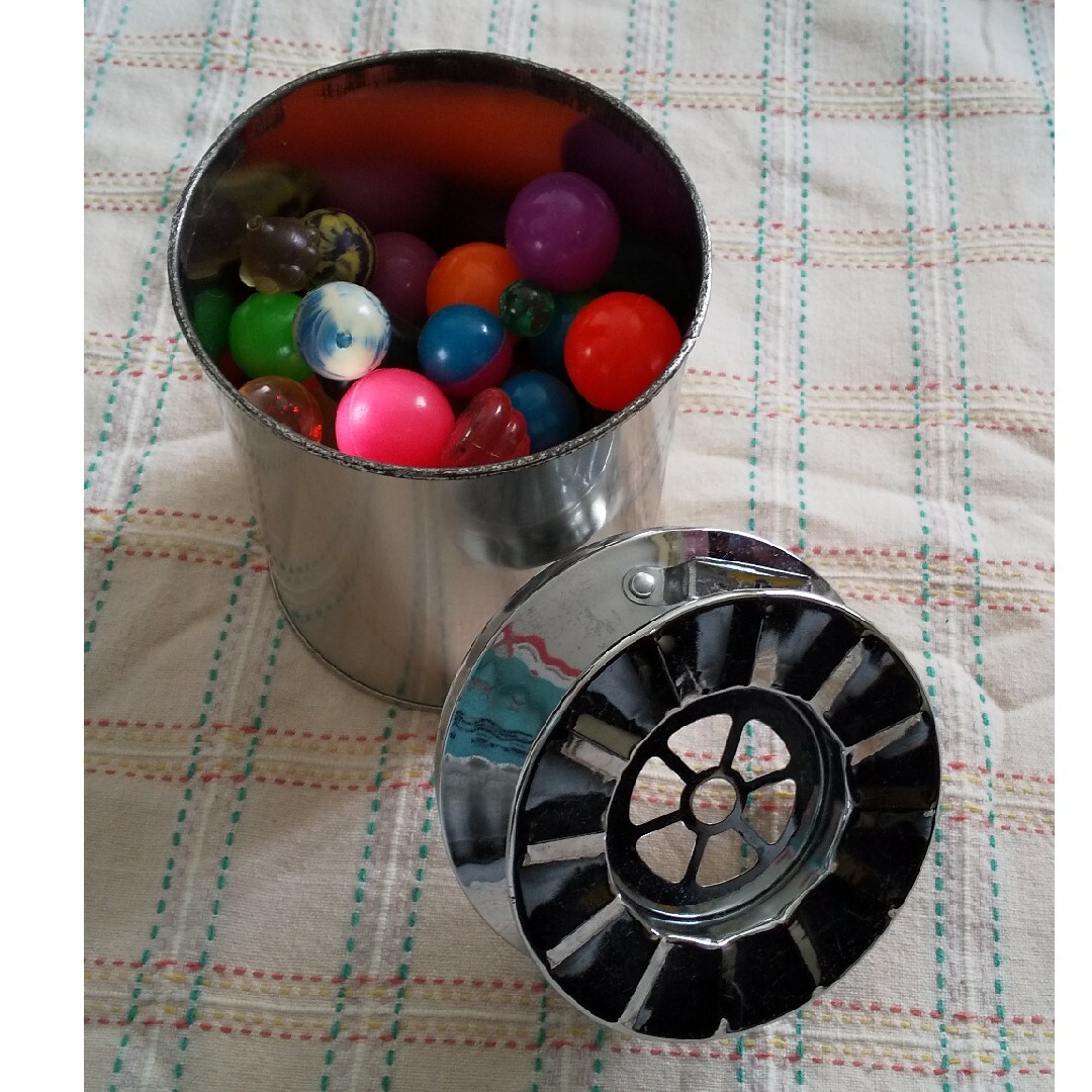 スーパーボール 缶付き エンタメ/ホビーのおもちゃ/ぬいぐるみ(その他)の商品写真