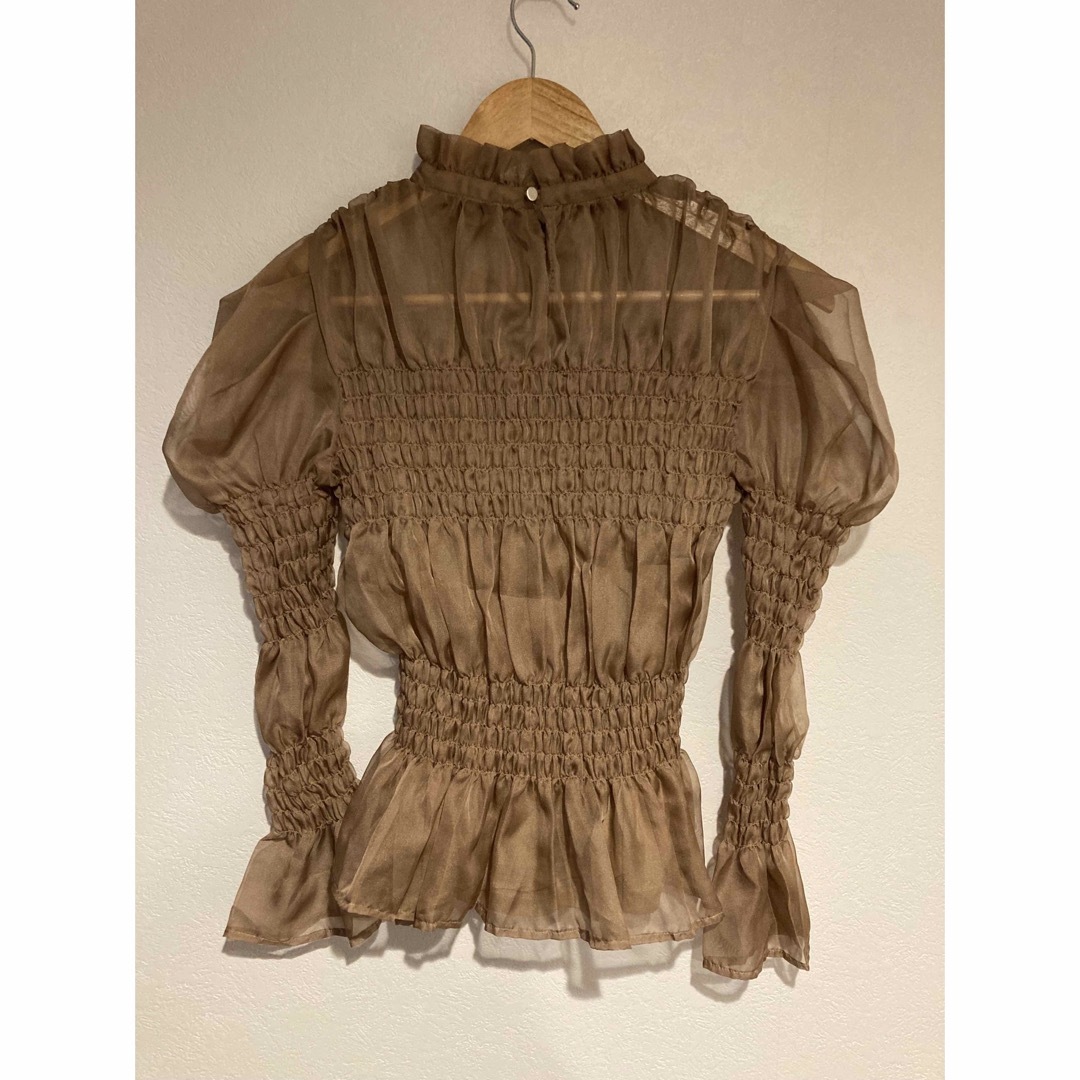 Ameri VINTAGE(アメリヴィンテージ)のAMERI SHEER VOLUME SHIRRING TOP レディースのトップス(シャツ/ブラウス(長袖/七分))の商品写真