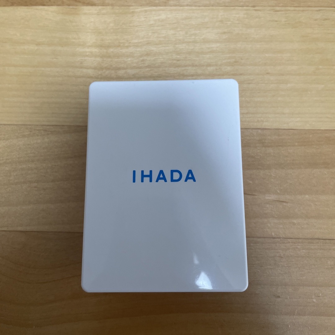 IHADA(イハダ)のイハダ フェイスパウダー 薬用フェイスプロテクトパウダー コスメ/美容のベースメイク/化粧品(フェイスパウダー)の商品写真