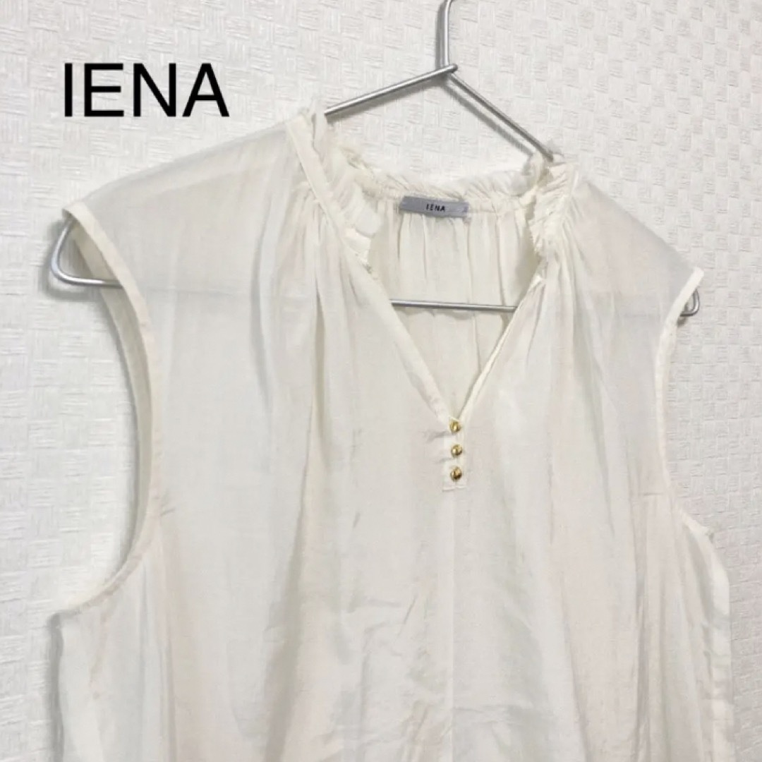 IENA(イエナ)のIENA ノースリーブブラウス  ホワイト　イエナ レディースのトップス(シャツ/ブラウス(半袖/袖なし))の商品写真