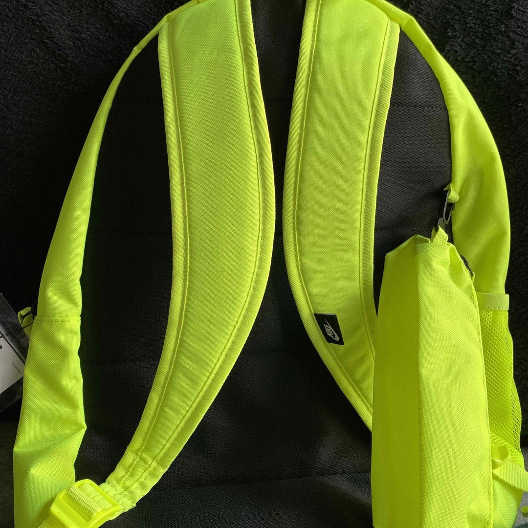 NIKE(ナイキ)の新品 Nike エターナルペンケース付バックパック蛍光イエロー・20リットル メンズのバッグ(バッグパック/リュック)の商品写真