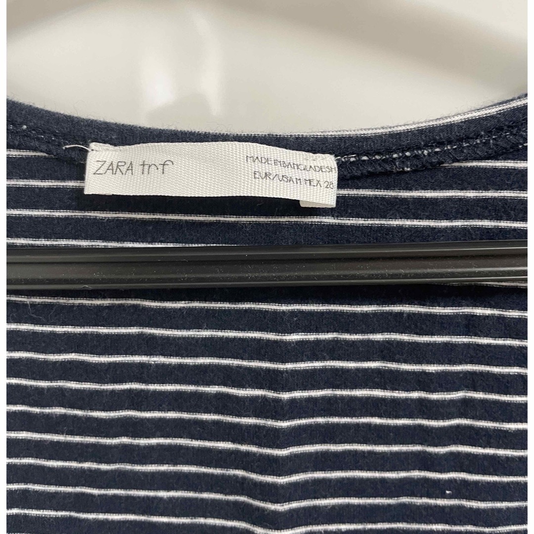 ZARA(ザラ)のZara ボーダー　半袖　Vネック　Tシャツ　紺色 レディースのトップス(Tシャツ(半袖/袖なし))の商品写真