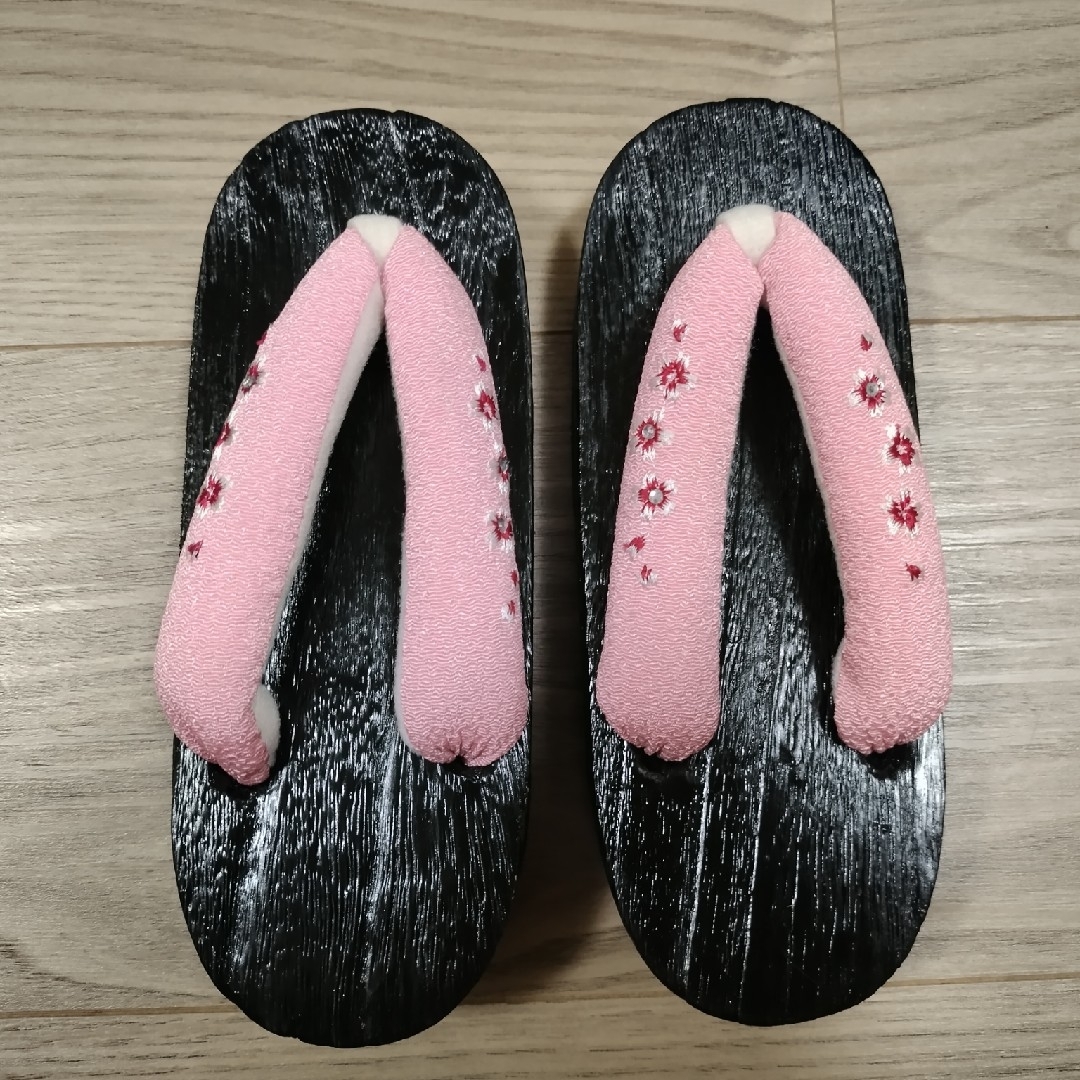 【30分着用のみ】女の子 桐下駄 19cm 浴衣に合わせて キッズ/ベビー/マタニティのキッズ靴/シューズ(15cm~)(下駄/草履)の商品写真