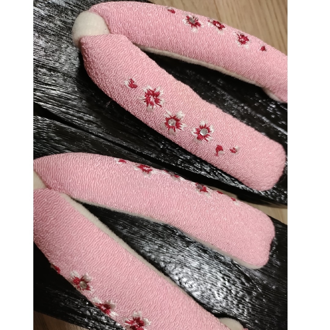 【30分着用のみ】女の子 桐下駄 19cm 浴衣に合わせて キッズ/ベビー/マタニティのキッズ靴/シューズ(15cm~)(下駄/草履)の商品写真