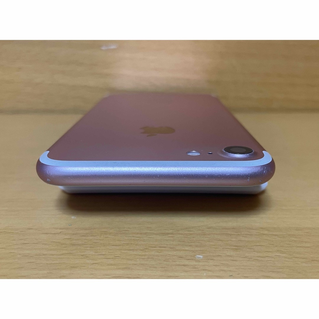 Apple(アップル)のiPhone 7 ローズゴールド128GBSIMフリー スマホ/家電/カメラのスマートフォン/携帯電話(スマートフォン本体)の商品写真