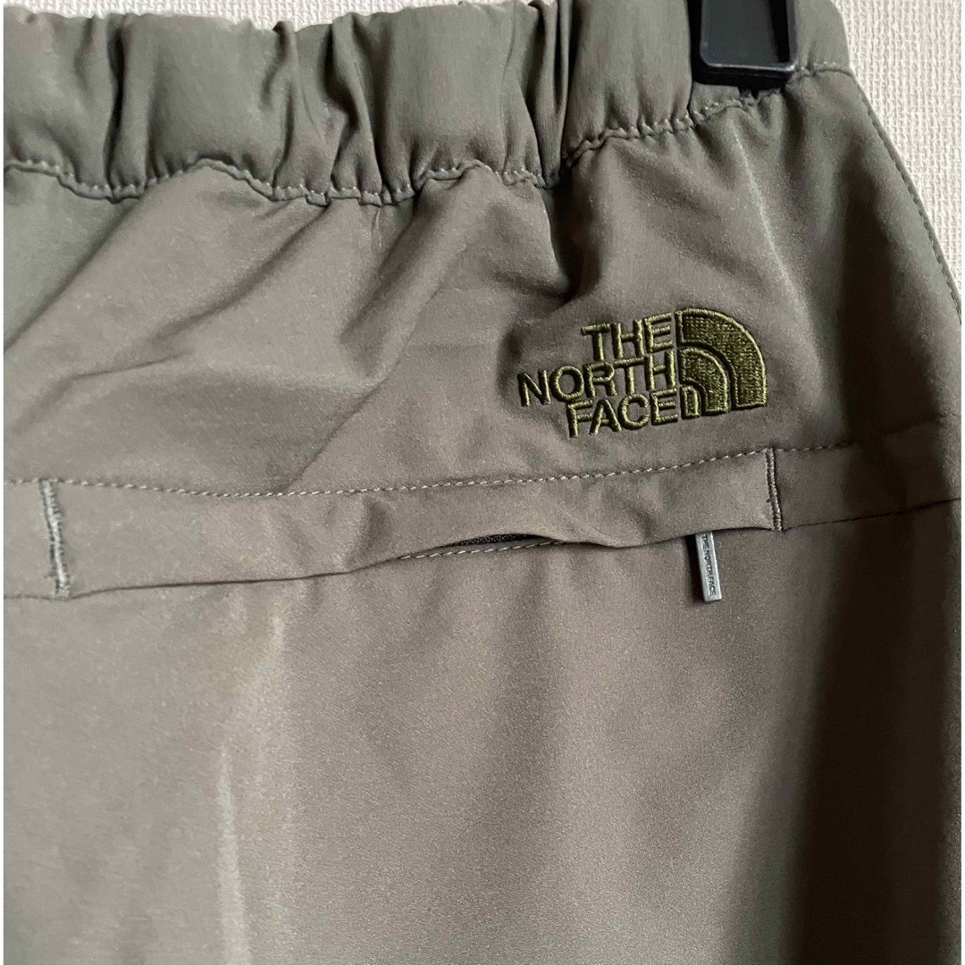 THE NORTH FACE(ザノースフェイス)の【なっきぃ様 専用】THE NORTH FACE裏起毛長ズボン カーキ Sサイズ レディースのパンツ(その他)の商品写真