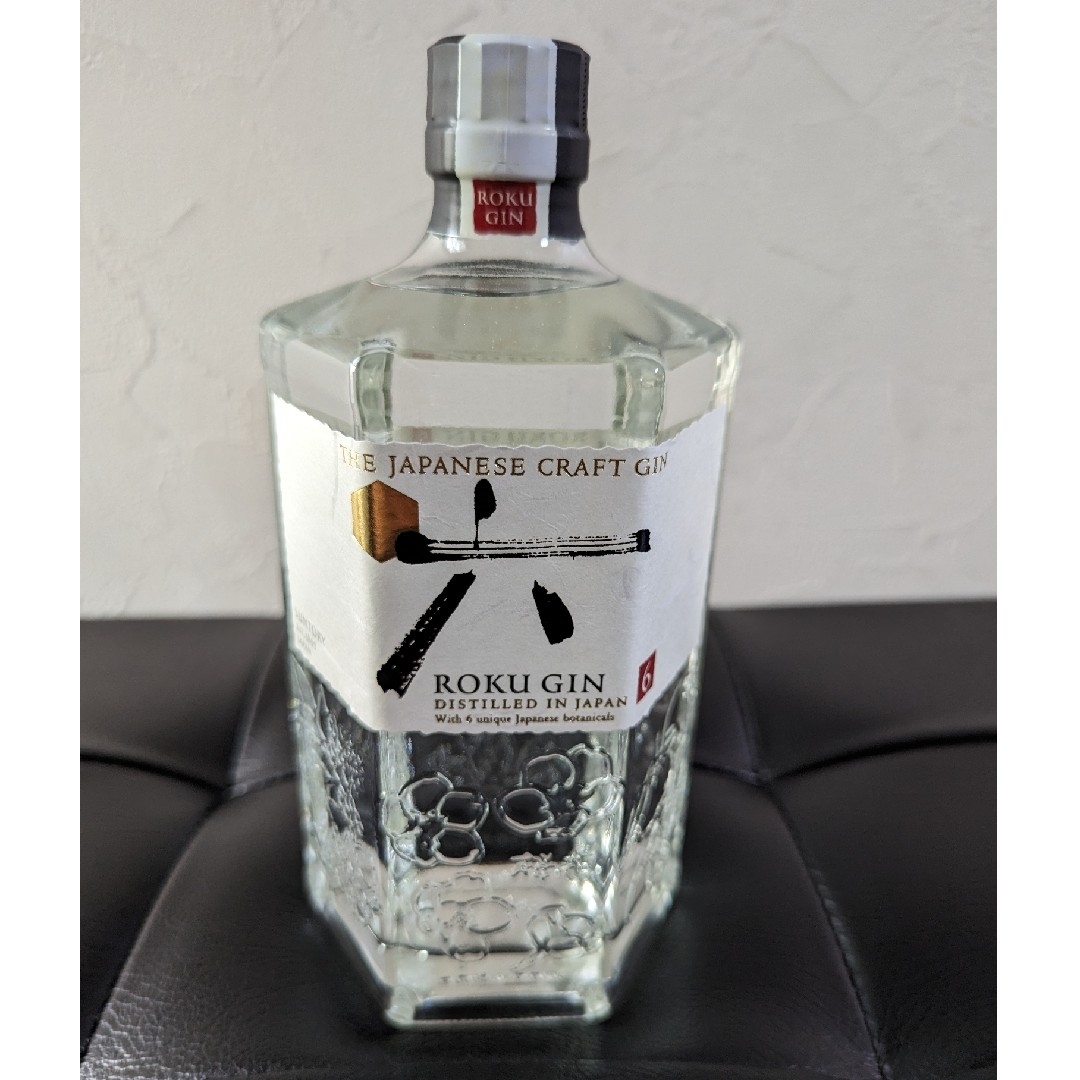 サントリー(サントリー)のサントリー ジャパニーズ クラフトジン＜六＞ ROKU GIN 700ml 食品/飲料/酒の酒(蒸留酒/スピリッツ)の商品写真