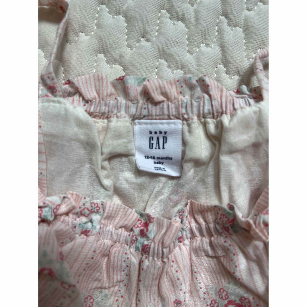 babyGAP(ベビーギャップ)のbaby GAP 女の子　ワンピース　花柄ピンク　80 キッズ/ベビー/マタニティのベビー服(~85cm)(ワンピース)の商品写真