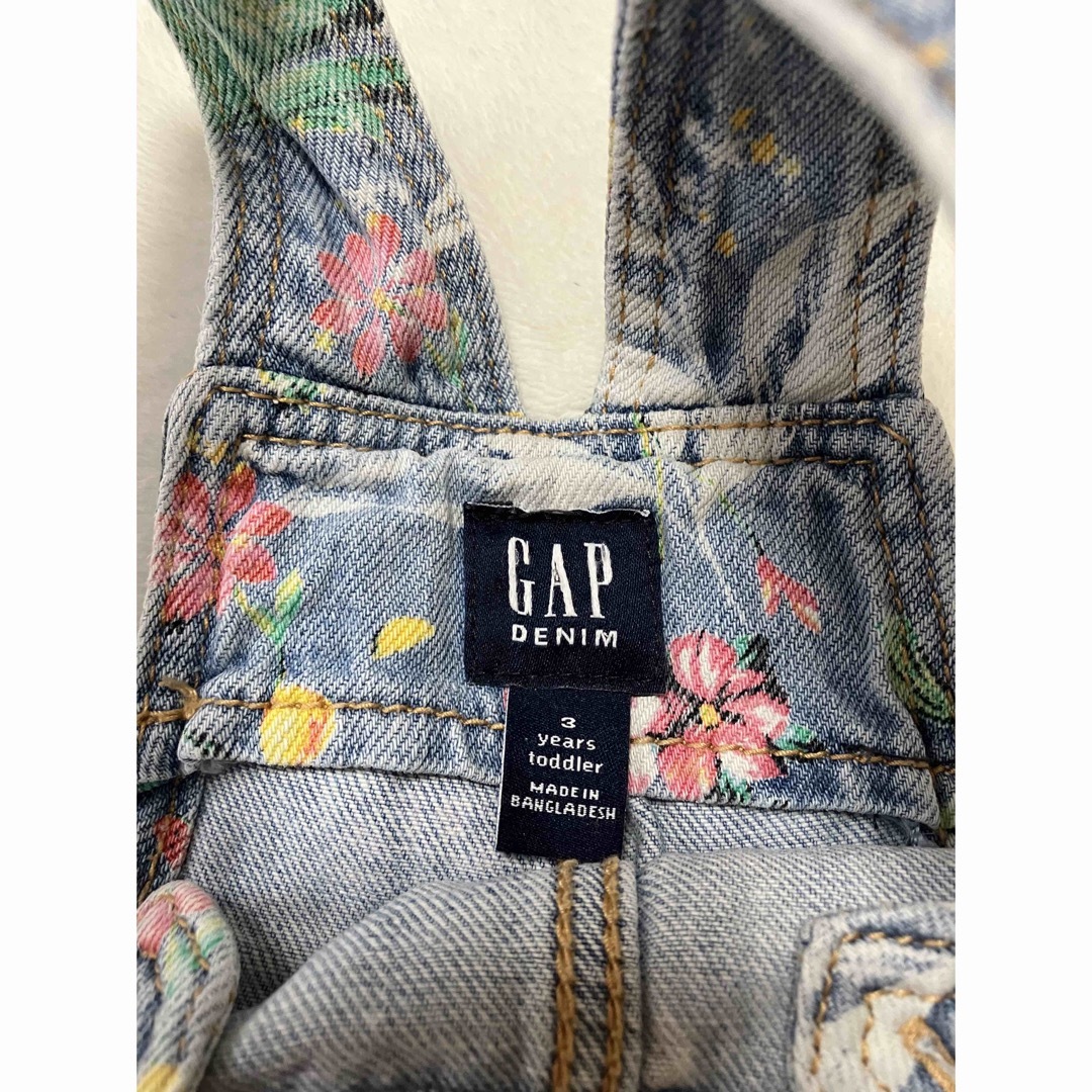 GAP Kids(ギャップキッズ)のGAP キッズ服　サロペット　デニム　花柄 キッズ/ベビー/マタニティのキッズ服女の子用(90cm~)(ワンピース)の商品写真