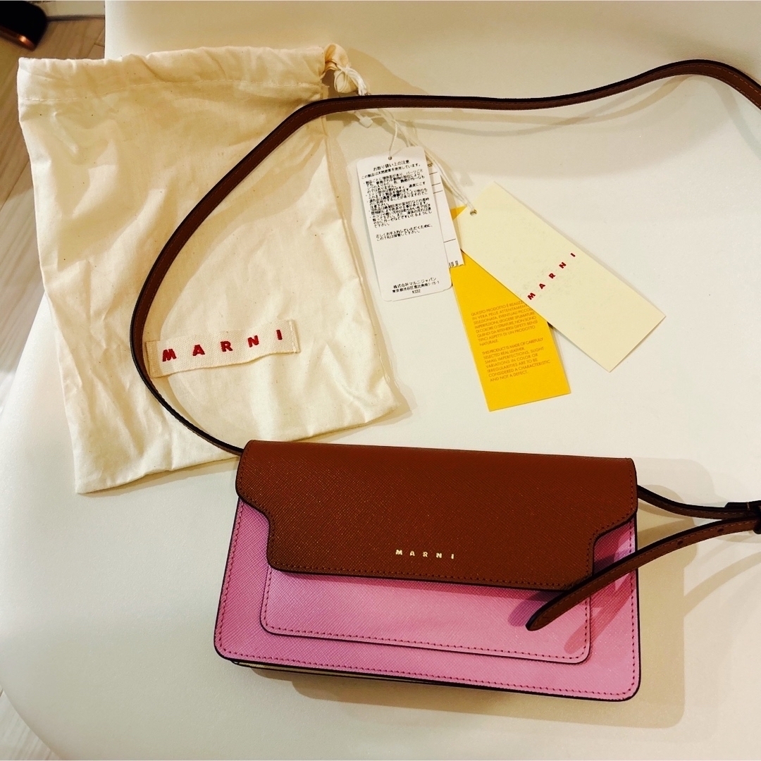 Marni(マルニ)のマルニ　フォンケースショルダー　美品 レディースのバッグ(ショルダーバッグ)の商品写真