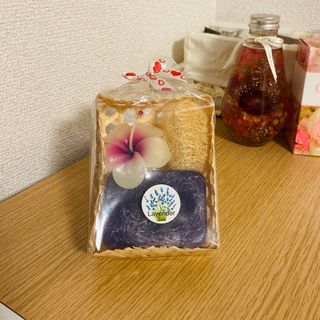 タイ　ハンドメイド　アロマ　ソープ　キャンドル　花　ラベンダー(アロマ/キャンドル)