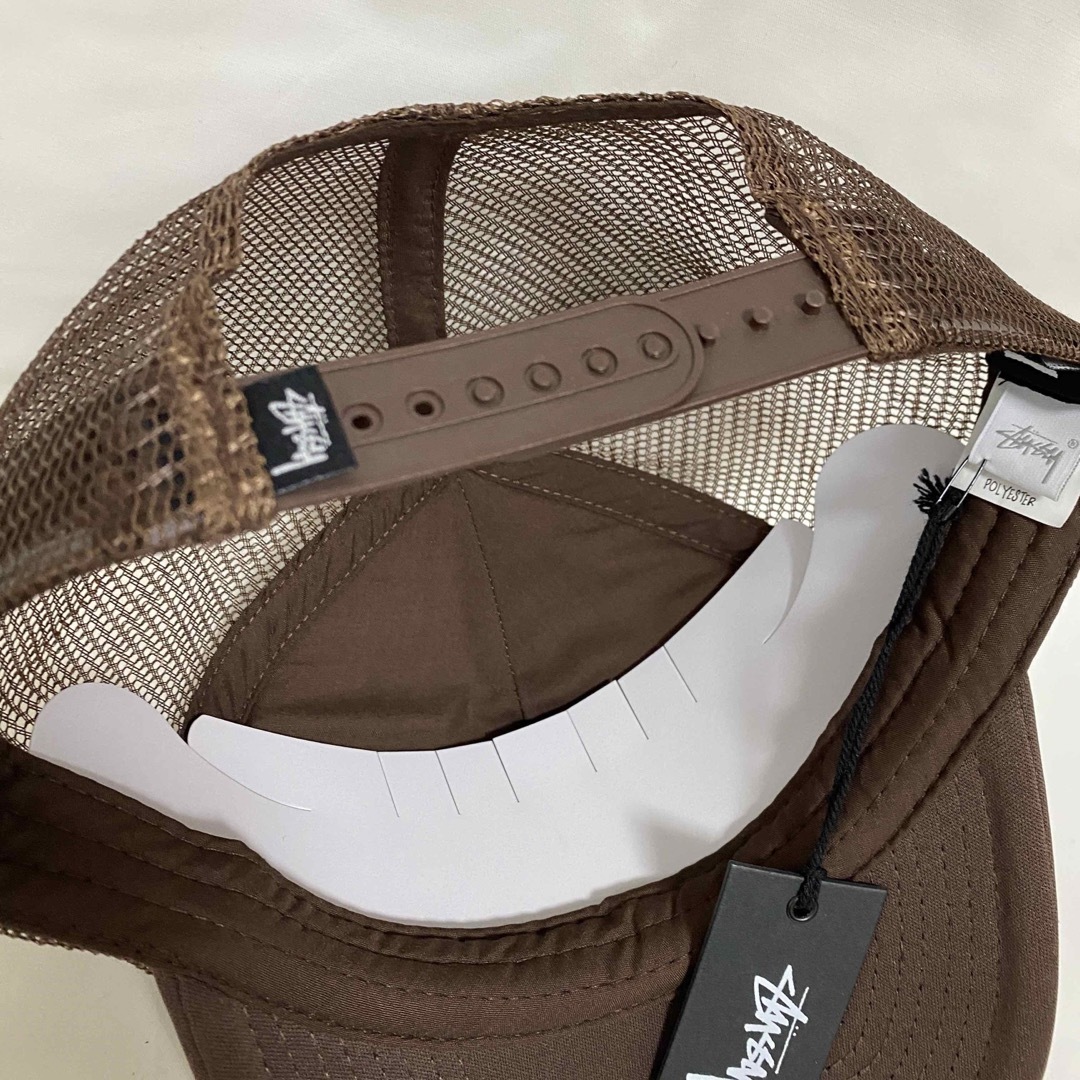 STUSSY(ステューシー)の海外限定　STUSSY ステューシー　ラスタ　ドット　トラッカー　キャップ　BR メンズの帽子(キャップ)の商品写真