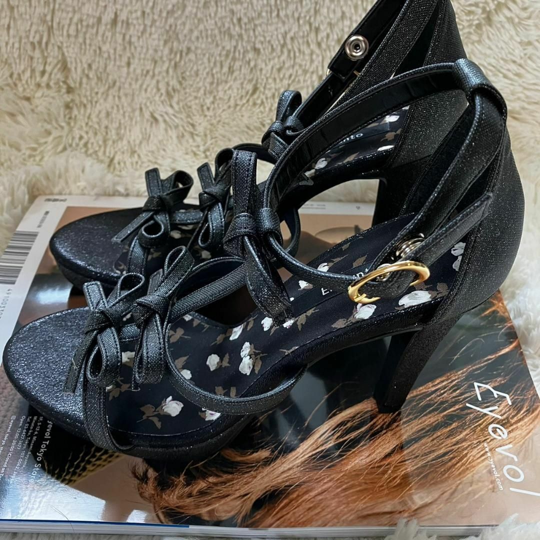 【美品】En Punto サンダル　トリプルリボン ブラック レディースの靴/シューズ(サンダル)の商品写真
