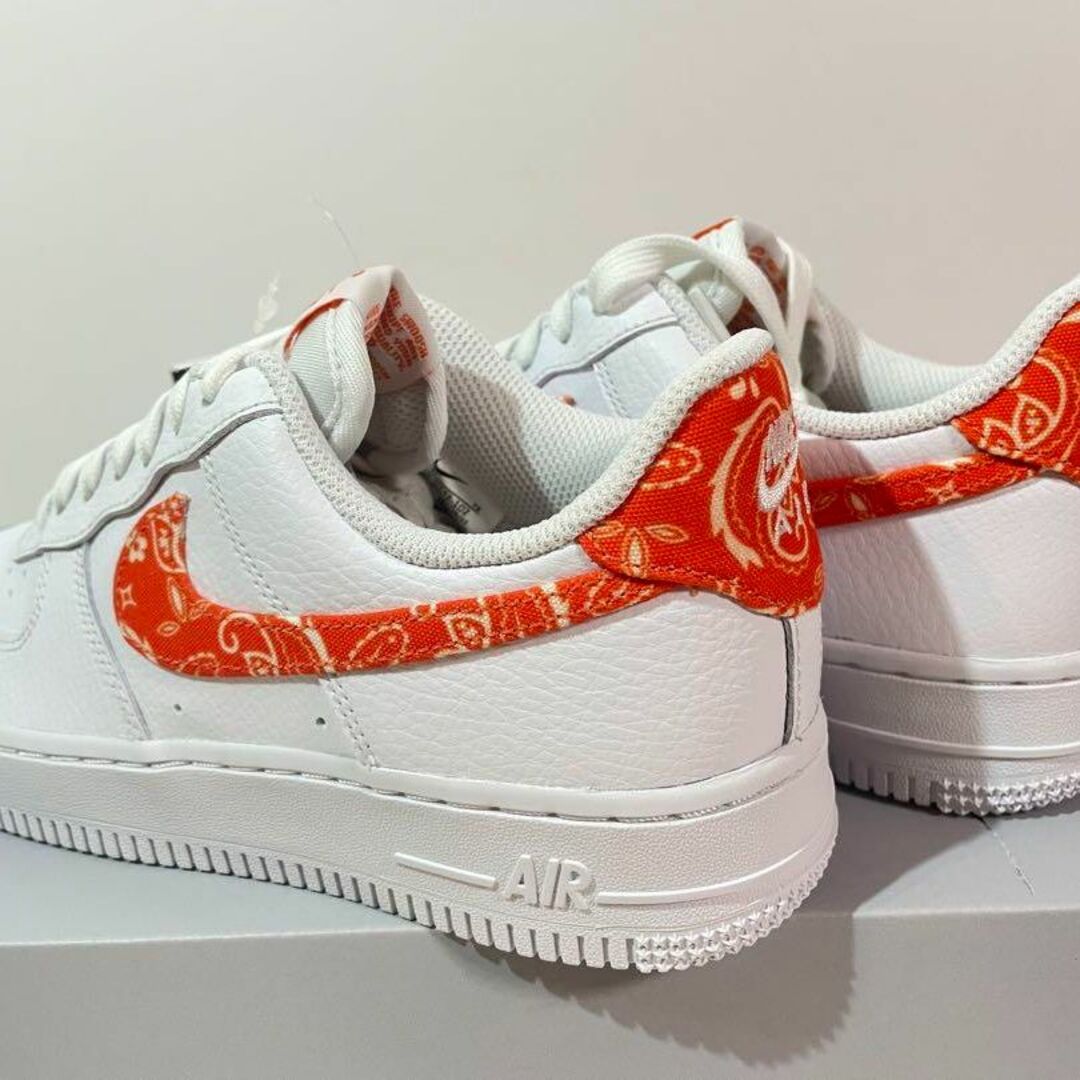 Nike Air Force 1 Low オレンジ　ペイズリー